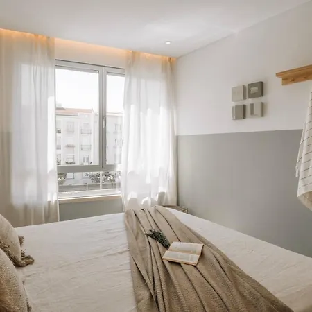 Trocchia - 1 Bedroom And Parking In Alvalade アパート リスボン
