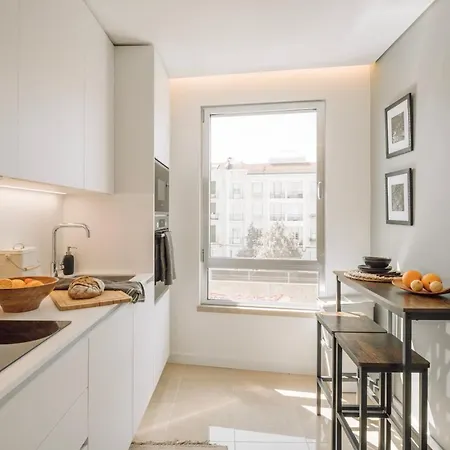 Trocchia - 1 Bedroom And Parking In Alvalade * Lisboa