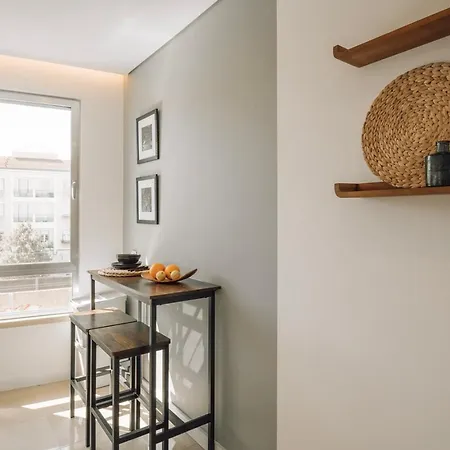 Trocchia - 1 Bedroom And Parking In Alvalade Apartamento