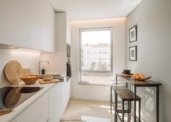 Trocchia - 1 Bedroom And Parking In Alvalade * Lisbon