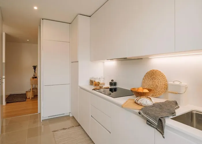 Trocchia - 1 Bedroom And Parking In Alvalade Apartment Lisbon