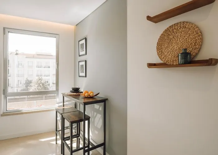 Trocchia - 1 Bedroom And Parking In Alvalade Apartment
